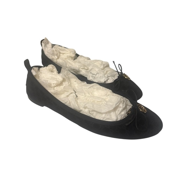 Gucci Black Women's Loafers with Gold Accent. good condition condition - Picture 6 of 16